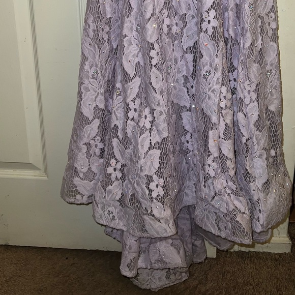 Unnoticeable missing rhinestones, hook broke in back but isnt needed. - Picture 7 of 13